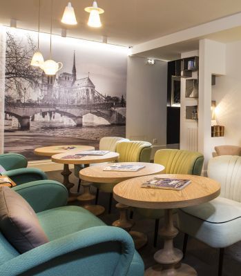 Living room at 1er Etage Marais